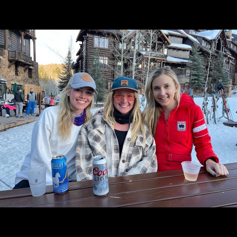 Meet your Posher, Caitlin